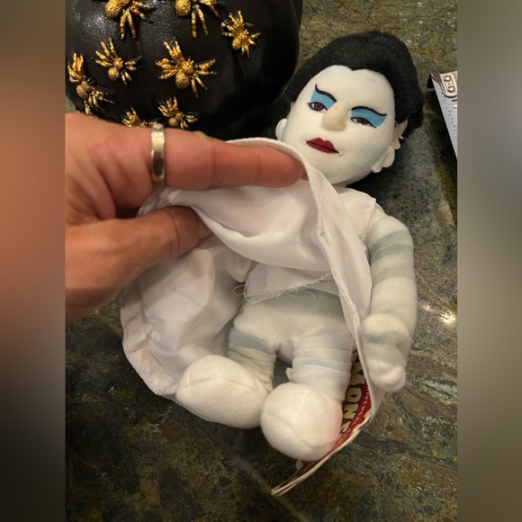 Universal Studios Bride 👰🏽‍♀️ 🎃 - Picture 4 of 11